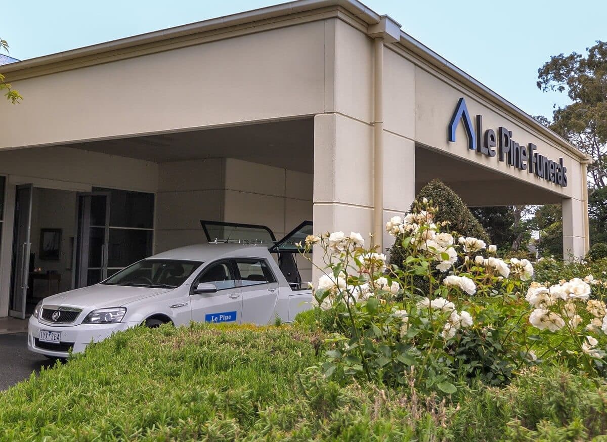 Le Pine Funerals Glen Waverley premises